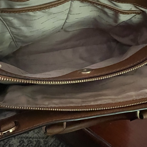 Michael Kors handbag with wallet - Picture 3 of 7